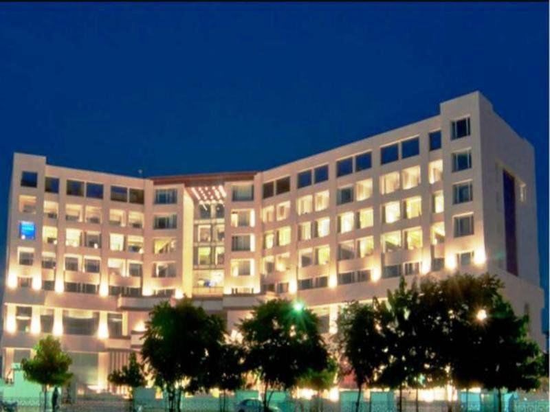 Holiday Inn Chandigarh Panchkula, An Ihg Hotel Εξωτερικό φωτογραφία